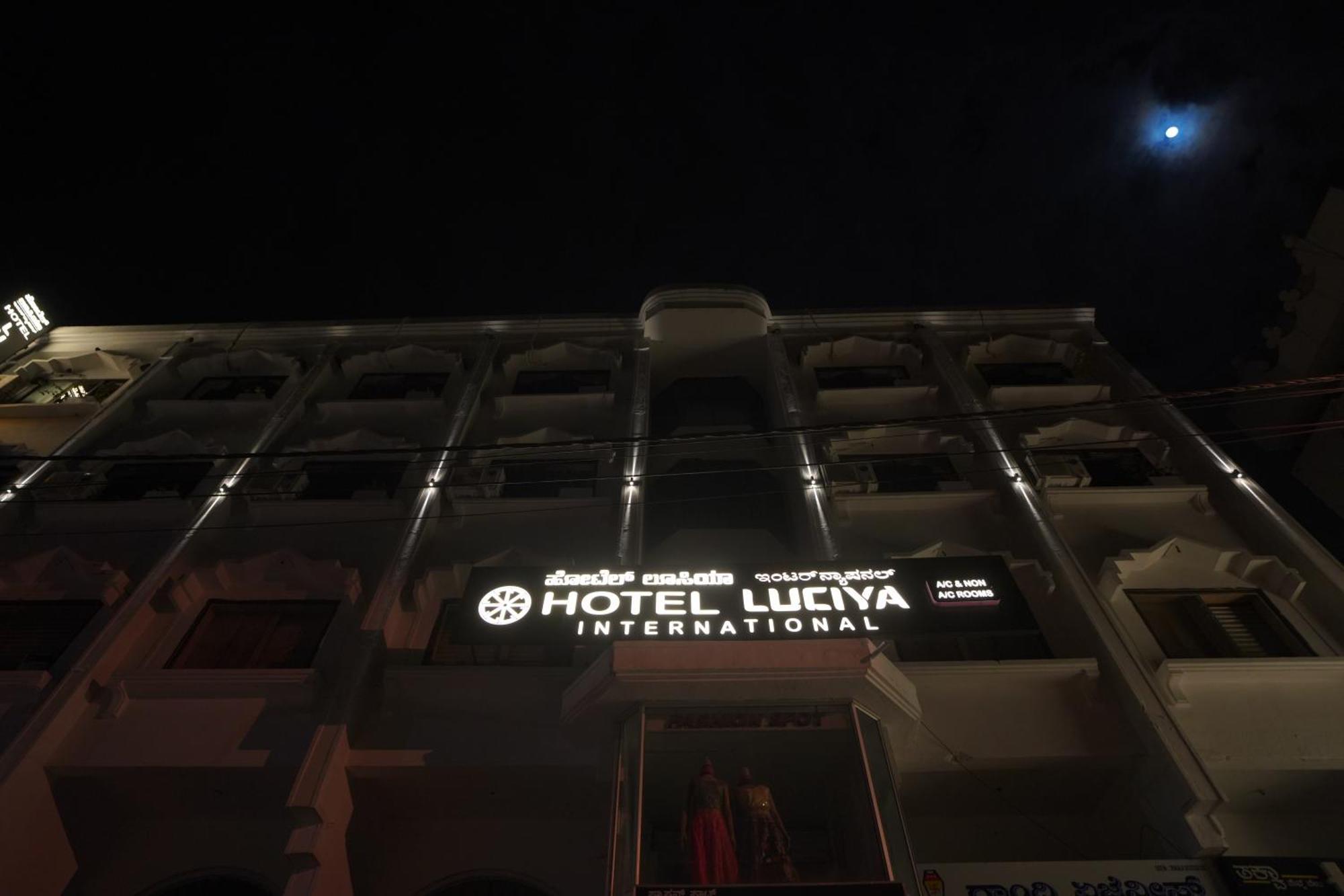 Luciya International Mysore Esterno foto